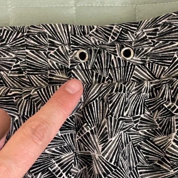 Adorable comfy skort! Black and white geometric pattern cotton blend, size large - Picture 8 of 9